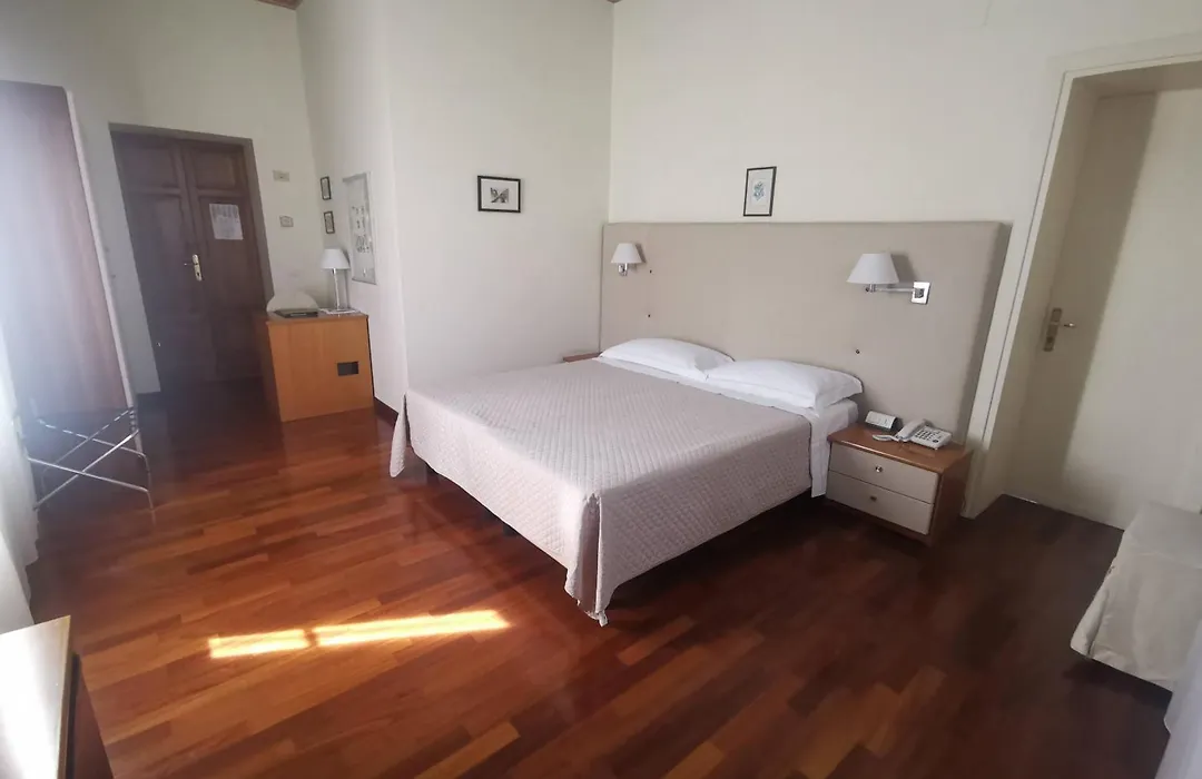Deco Hotel-1